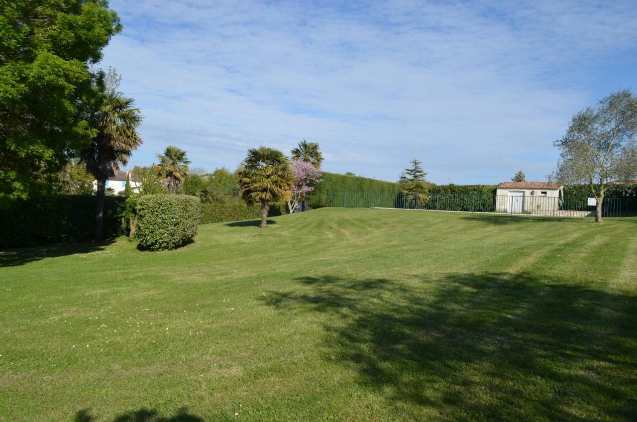 Logis De Chenac - Chambres Et Table D'Hotes Chenac Saint Seurin d'Uzet Exteriör bild
